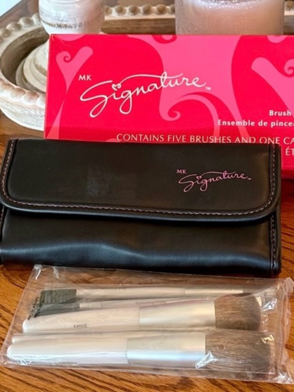 MK Signature Makeup 5pcBrush Set with Black Case